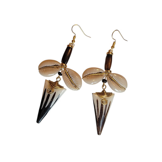 Black& White Bone W/ Cowrie Shells